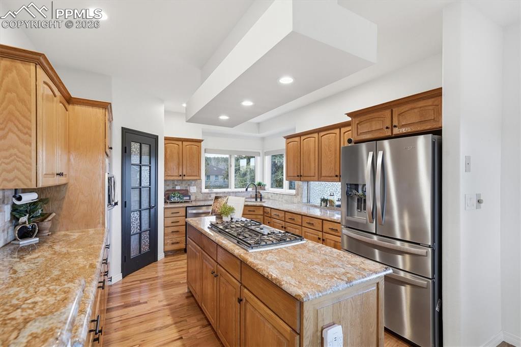 Image 5 of 47: Kitchen