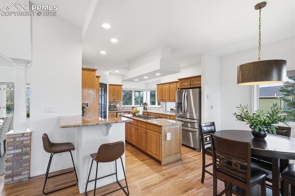 Image 7 of 47: Kitchen