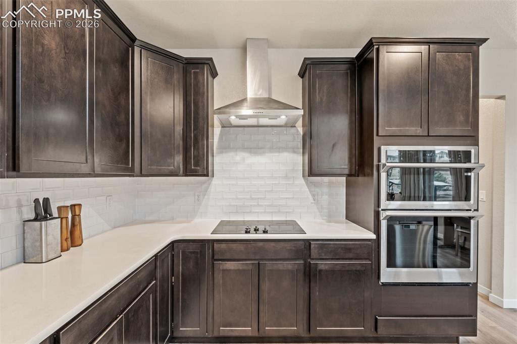 Image 14 of 50: Kitchen