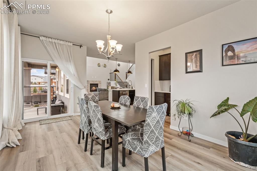 Image 18 of 50: Dining Area