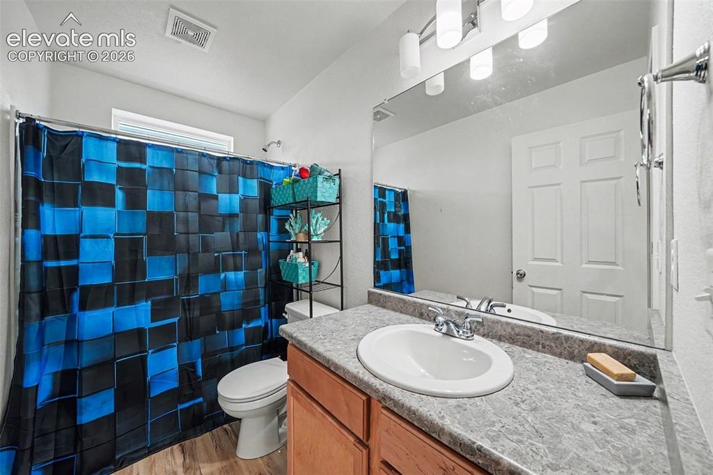 Image 11 of 17: Bathroom