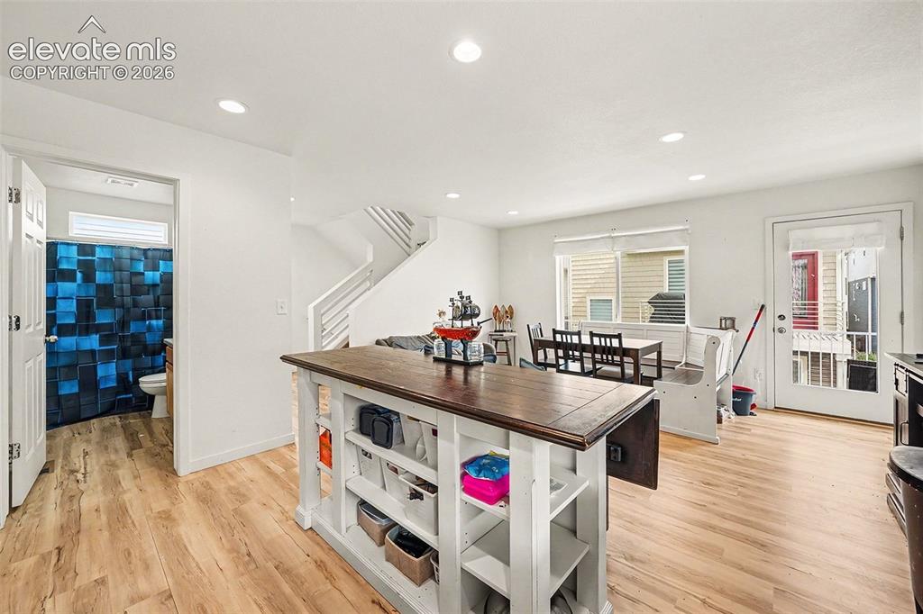 Image 5 of 17: Dining Area