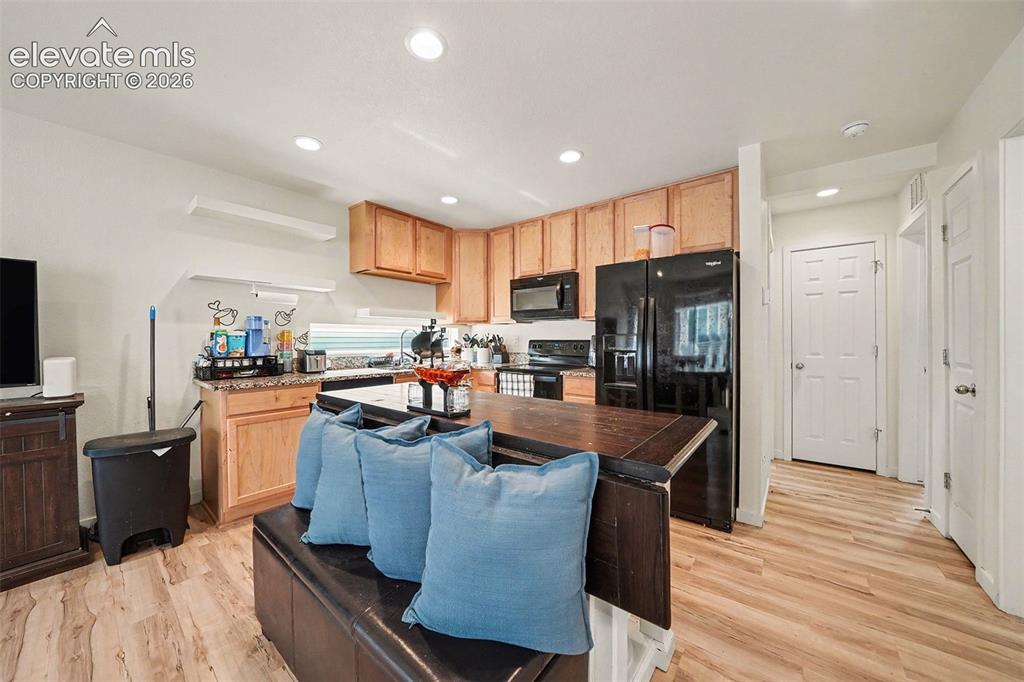 Image 6 of 17: Kitchen