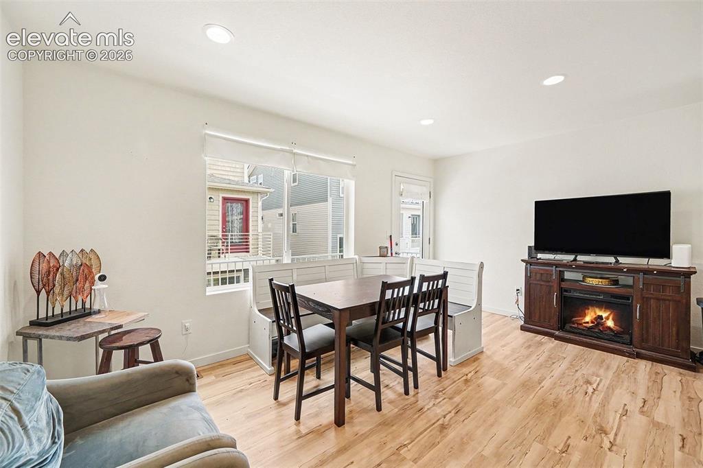 Image 7 of 17: Dining Area