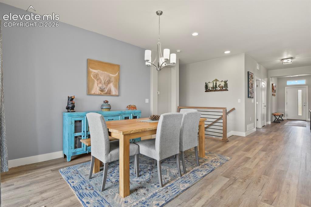 Image 12 of 50: Dining Area