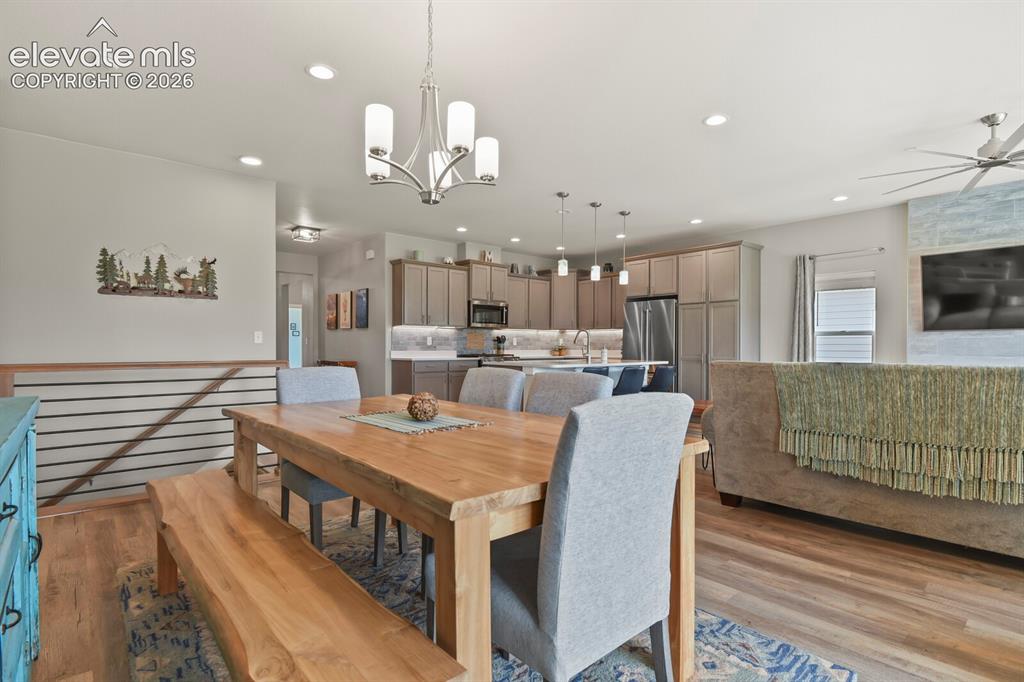 Image 13 of 50: Dining Area