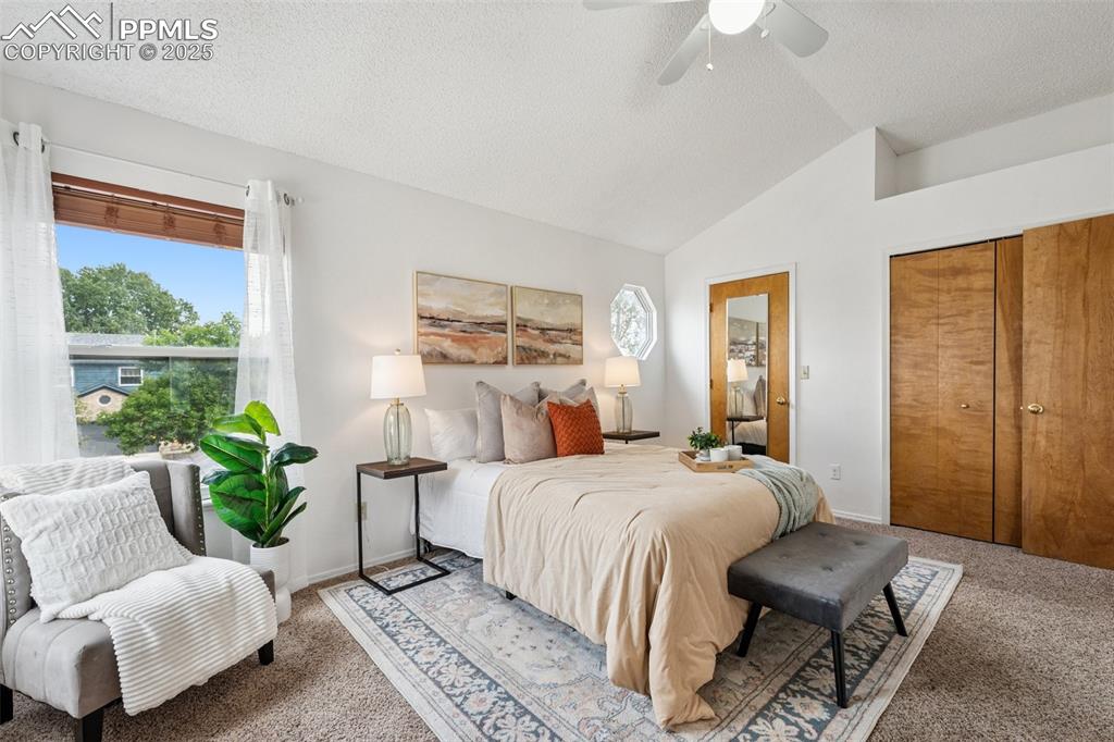 Image 15 of 34: Bedroom