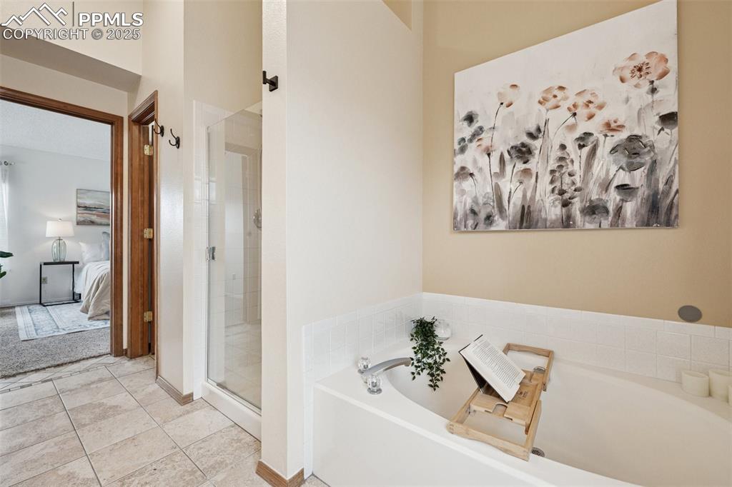 Image 17 of 34: Bathroom