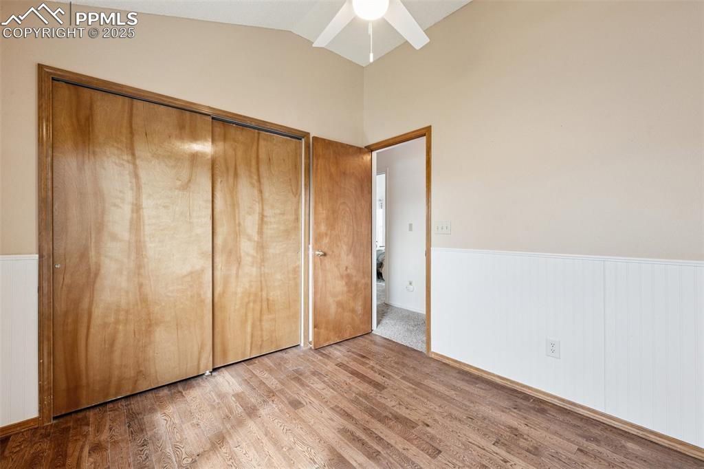 Image 19 of 34: Bedroom