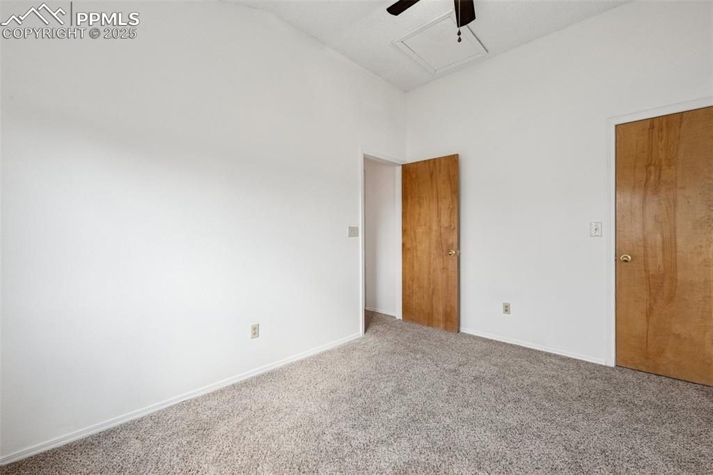 Image 23 of 34: Bedroom