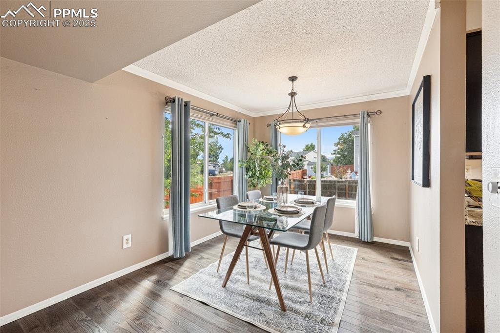 Image 4 of 34: Dining Area