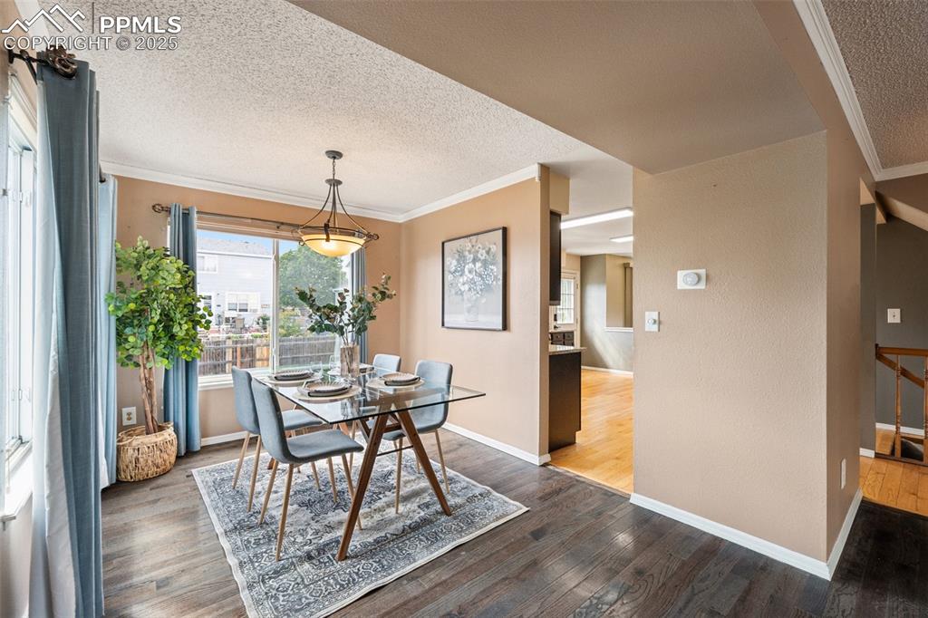 Image 5 of 34: Dining Area