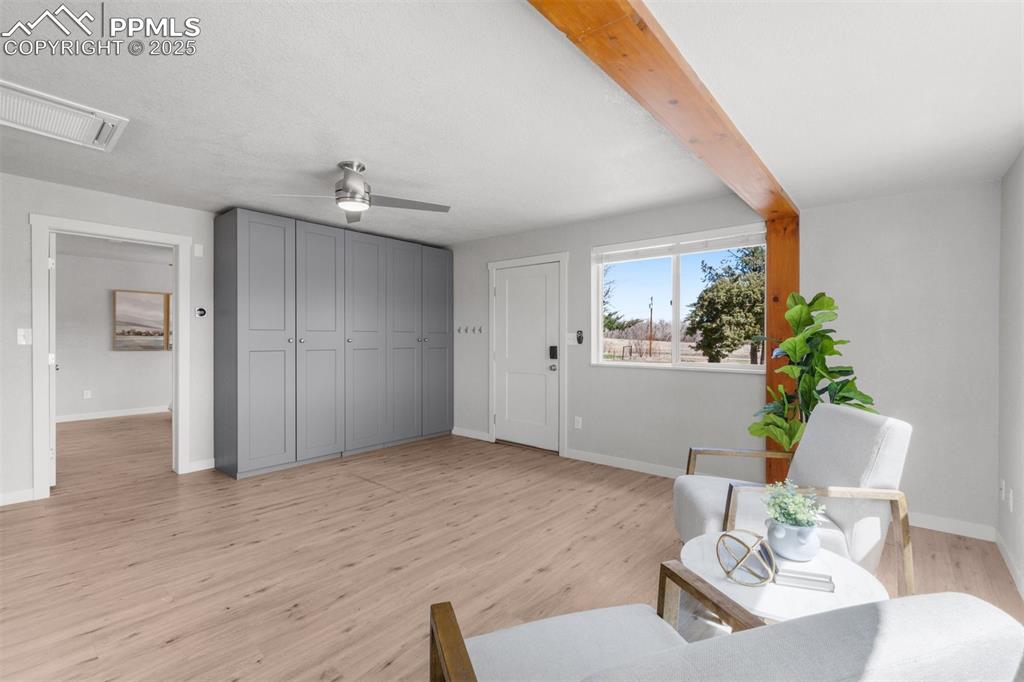 Image 12 of 49: Sitting Room