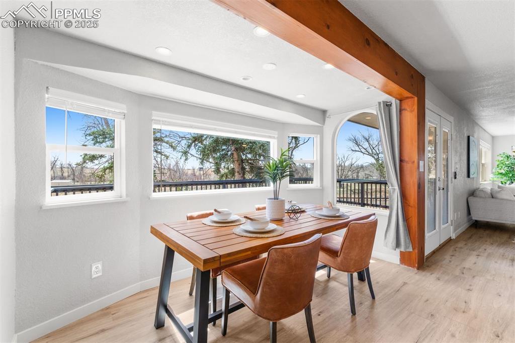Image 17 of 49: Dining Area
