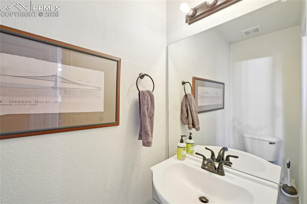 Image 17 of 39: Bathroom