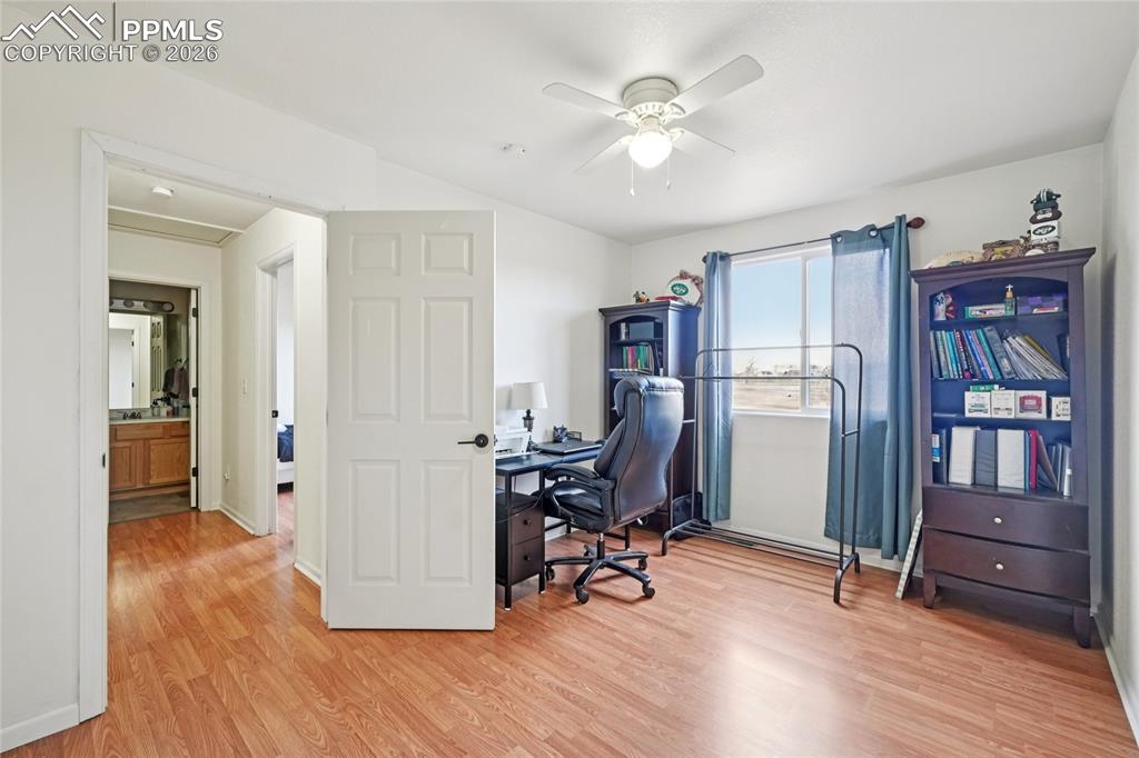 Image 24 of 39: Office