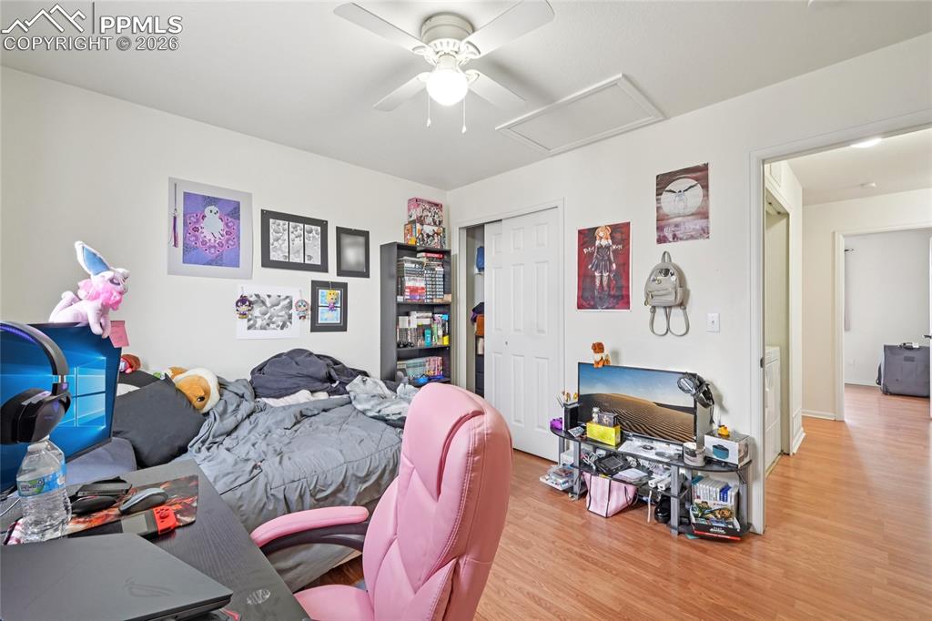 Image 33 of 39: Bedroom