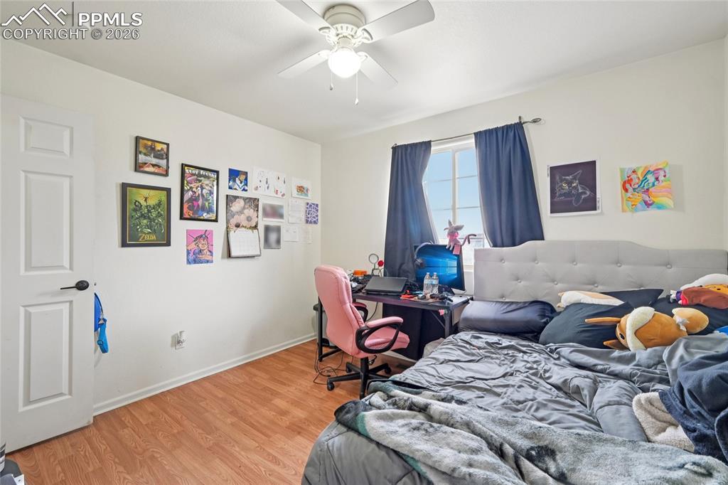 Image 34 of 39: Bedroom