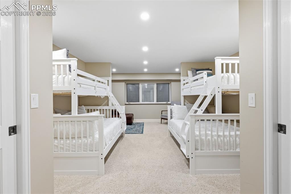 Image 40 of 50: No Description Available