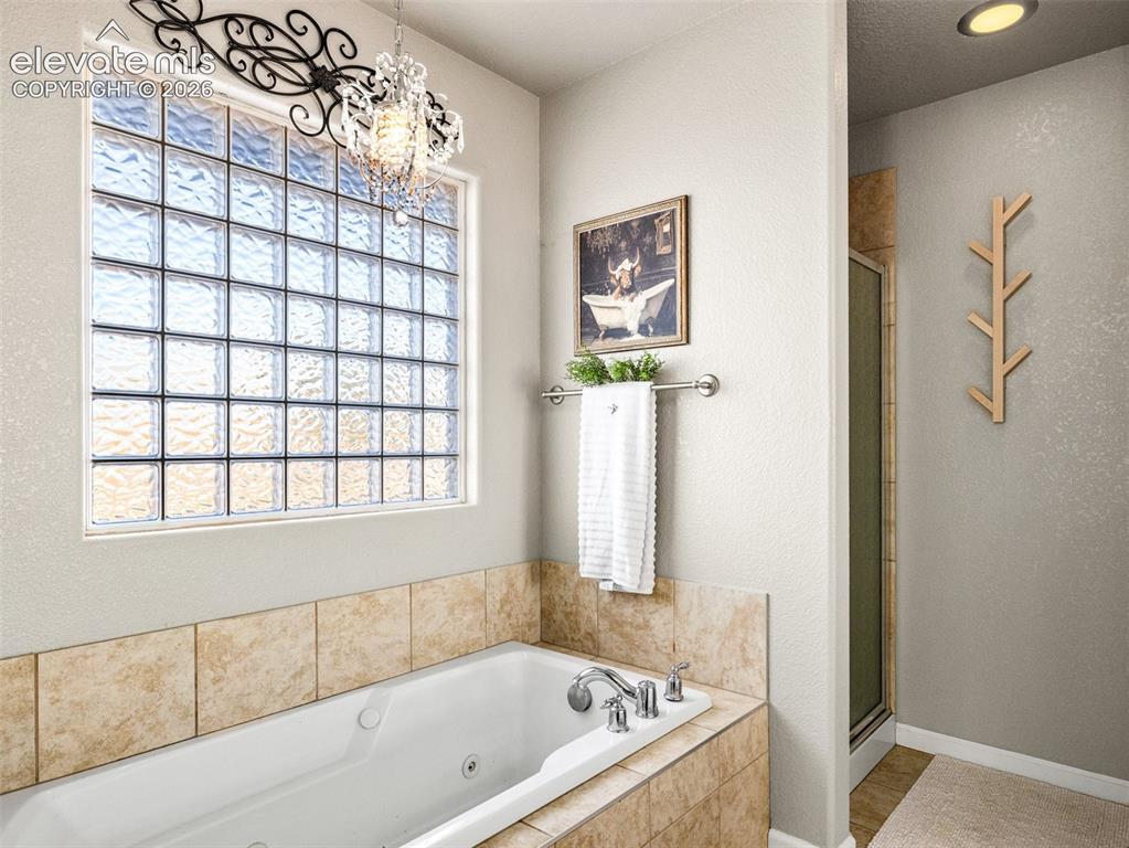 Image 19 of 44: Bathroom