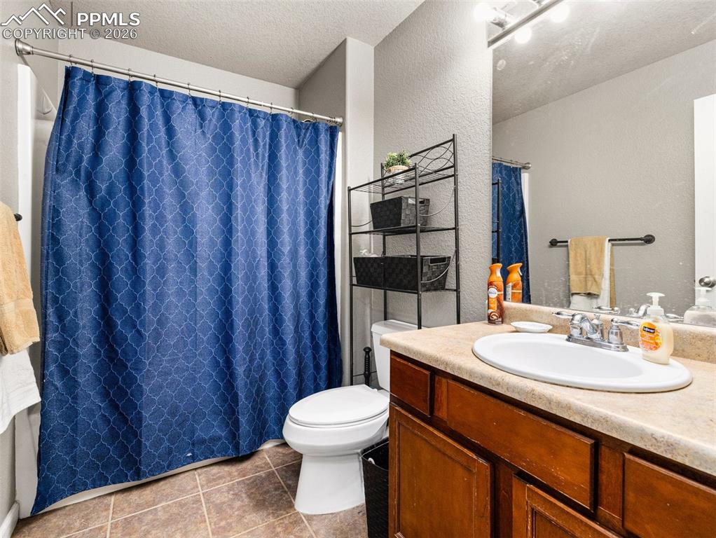 Image 20 of 43: Bathroom