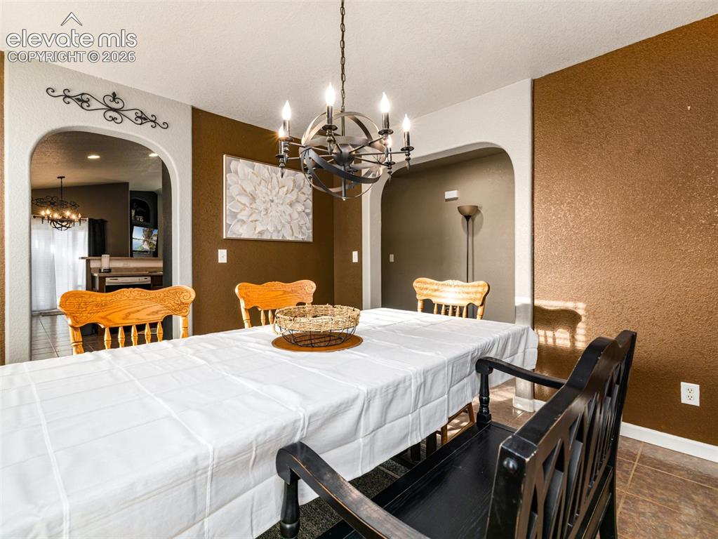 Image 5 of 44: Dining Area