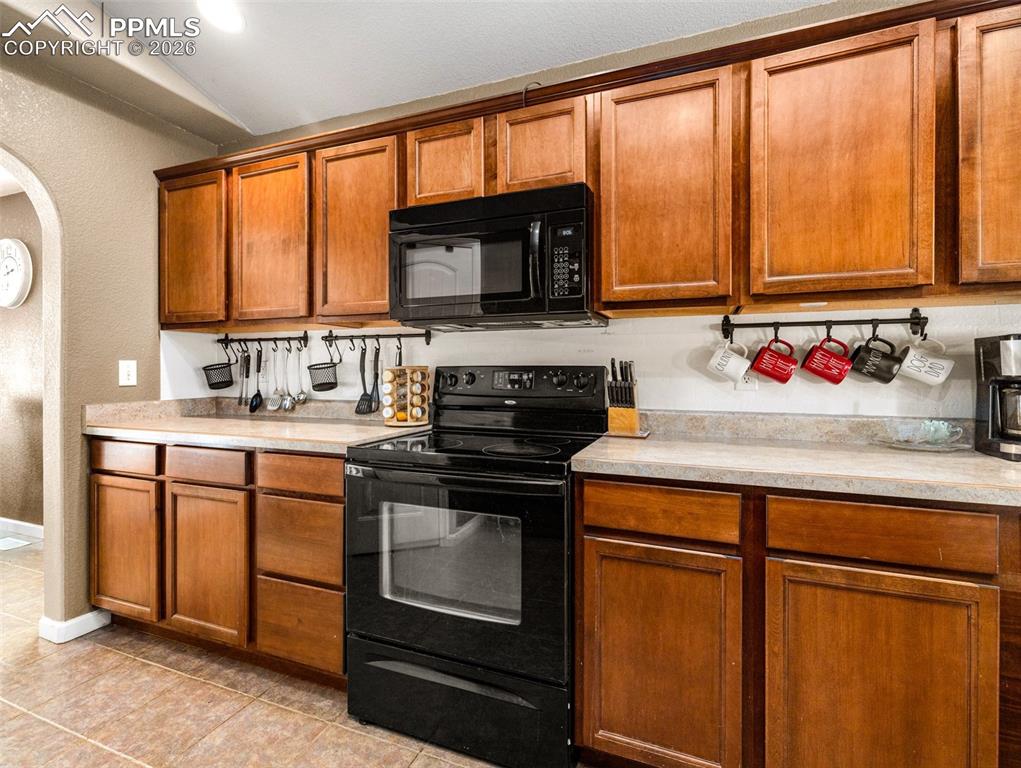 Image 6 of 43: Kitchen