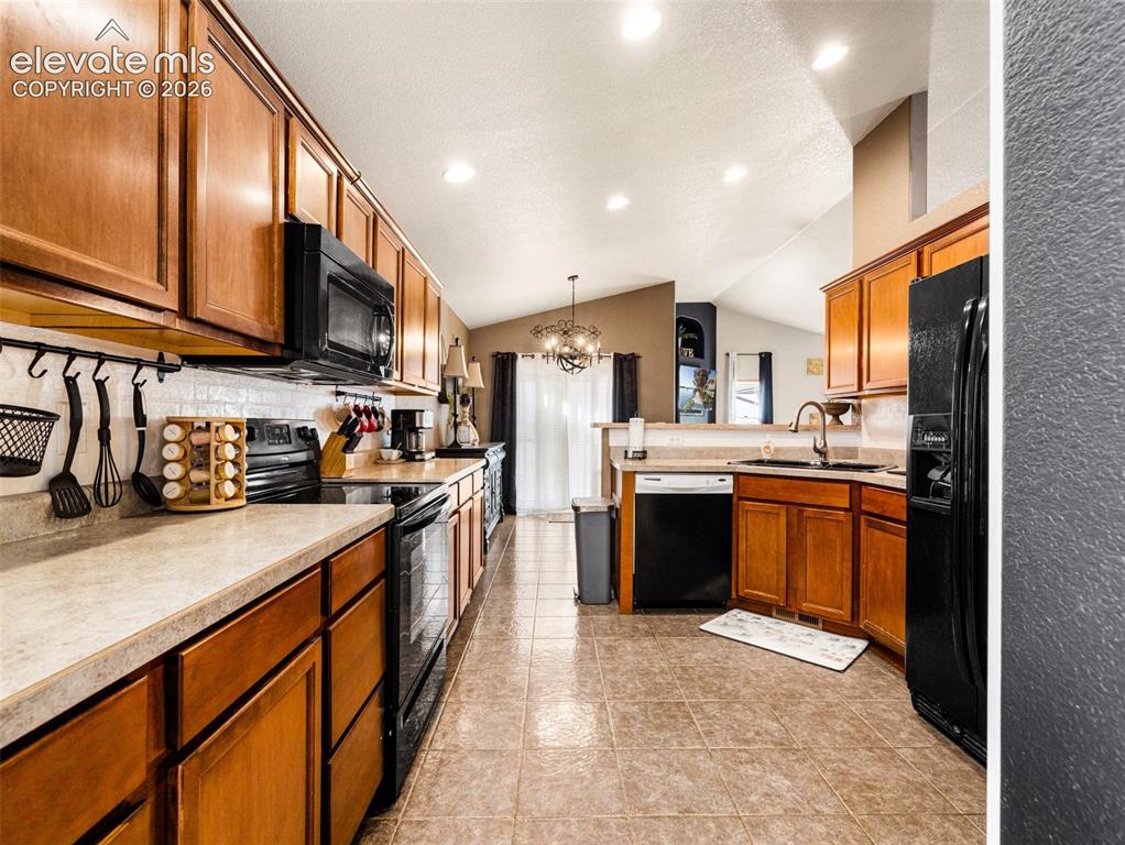 Image 6 of 44: Kitchen
