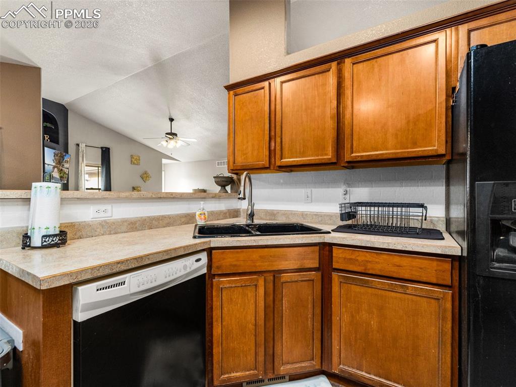 Image 7 of 43: Kitchen