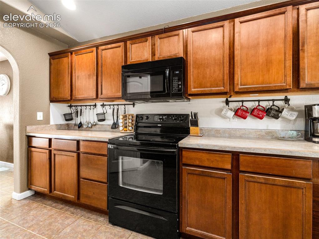 Image 7 of 44: Kitchen