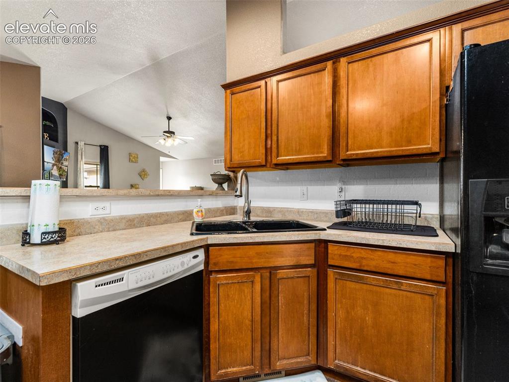 Image 8 of 44: Kitchen