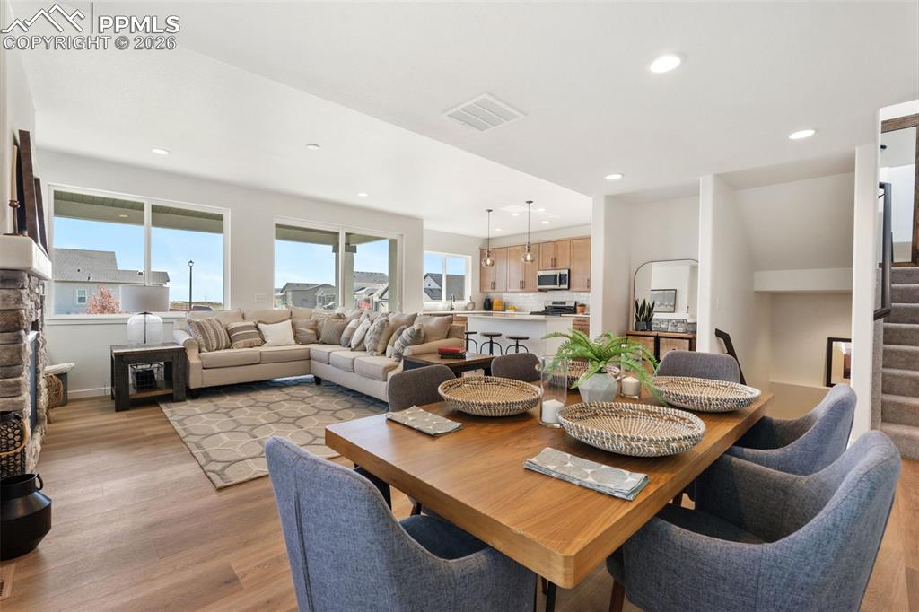 Image 12 of 24: Dining Area