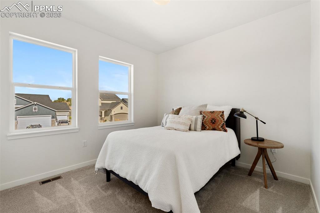 Image 20 of 24: Bedroom