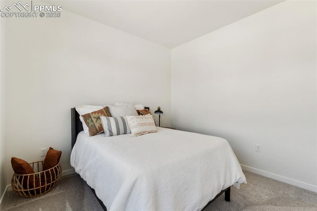 Image 21 of 24: Bedroom