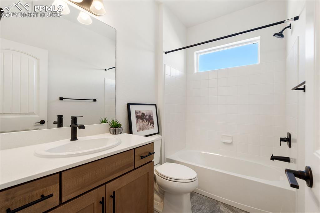 Image 23 of 24: Bathroom