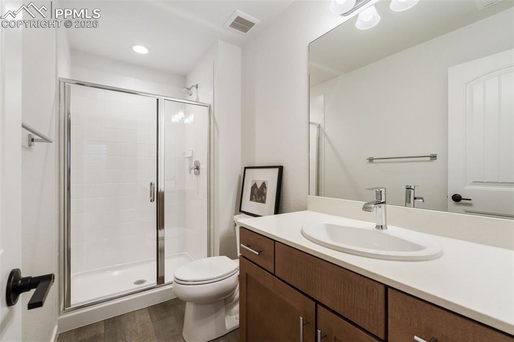 Image 24 of 24: Bathroom