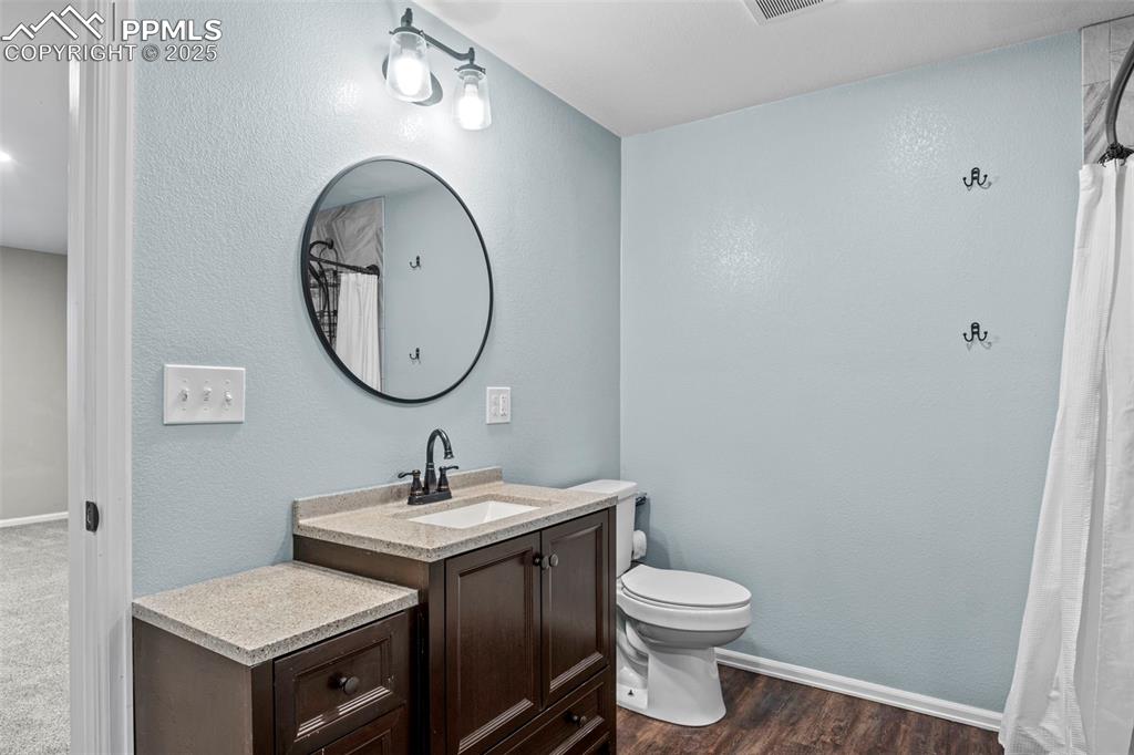 Image 31 of 49: Bathroom