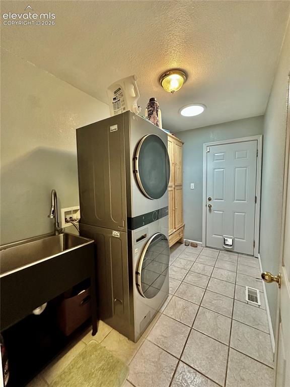 Image 14 of 30: Laundry