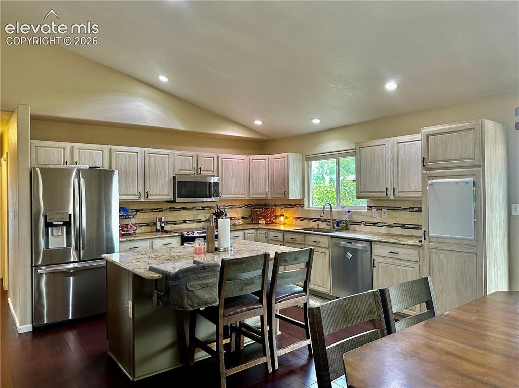 Image 6 of 30: Kitchen