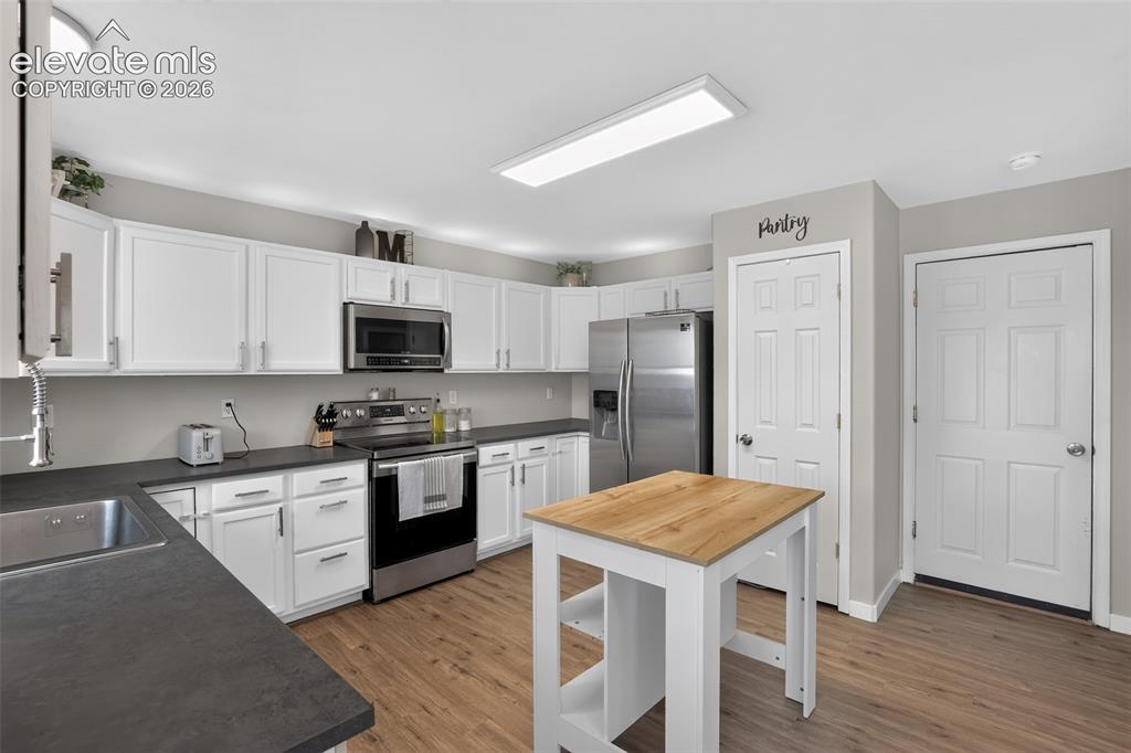 Image 10 of 34: Kitchen