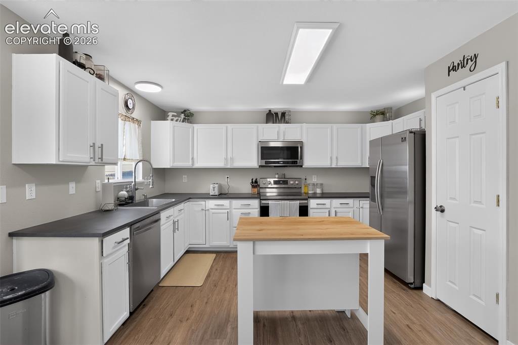 Image 11 of 34: Kitchen