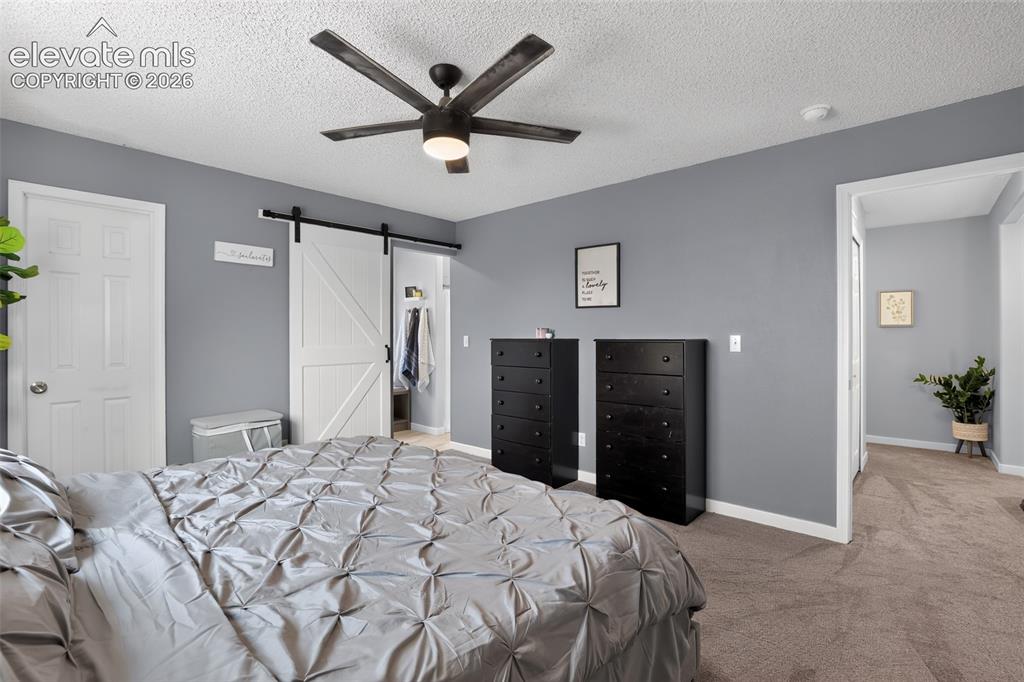 Image 14 of 34: Bedroom