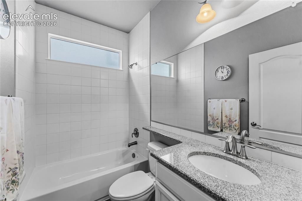 Image 16 of 47: Bathroom