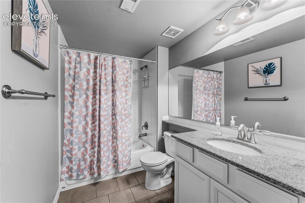 Image 29 of 47: Bathroom