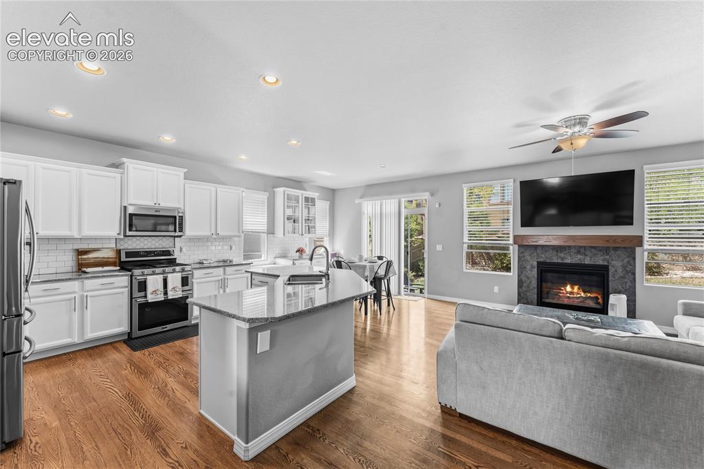 Image 4 of 47: Kitchen