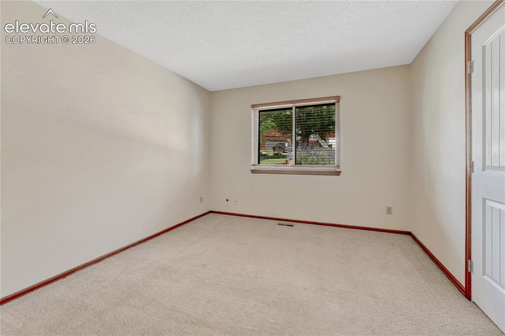 Image 18 of 50: Bedroom