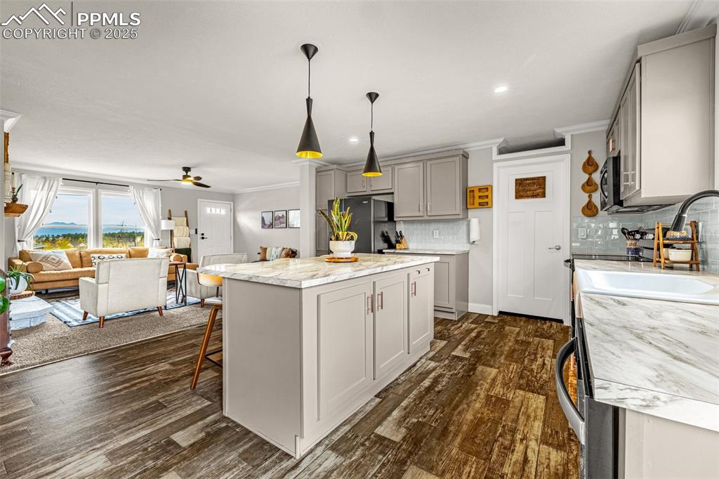 Image 10 of 37: Kitchen