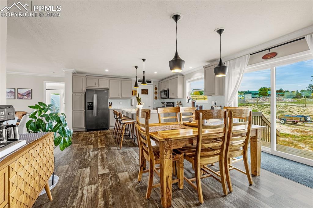 Image 12 of 37: Dining Area