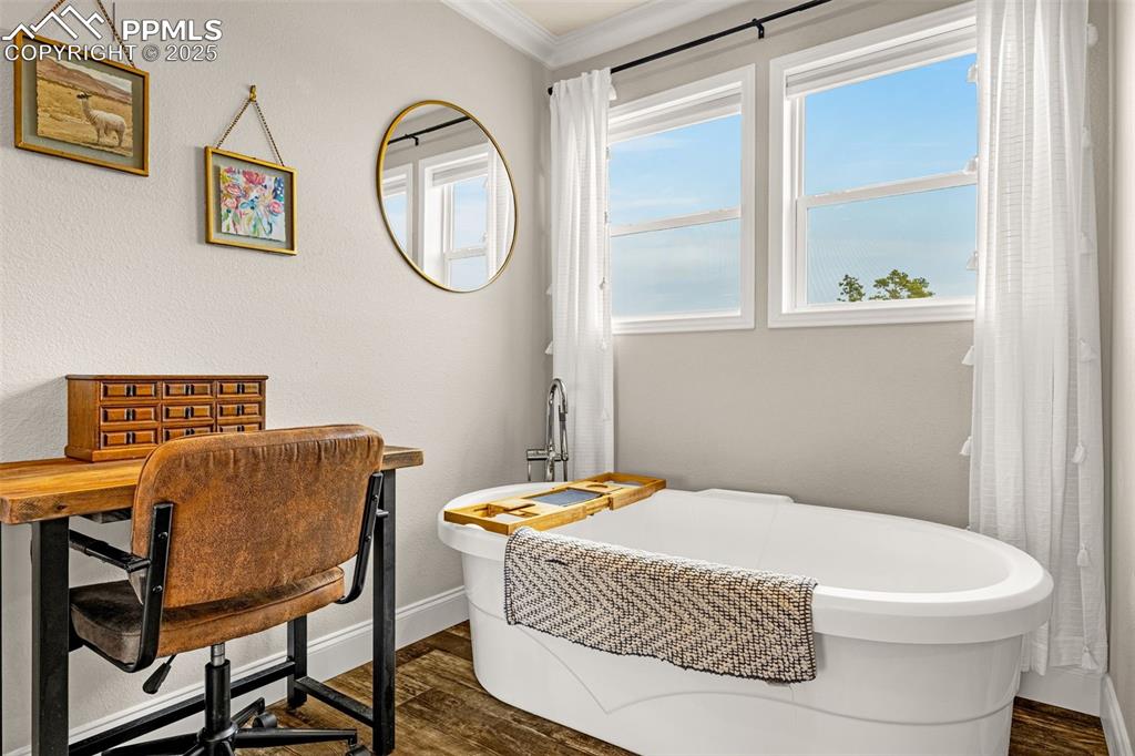 Image 20 of 37: Office