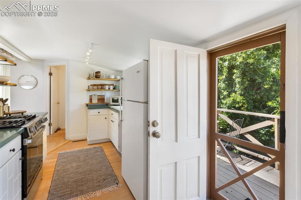 Image 11 of 36: Kitchen